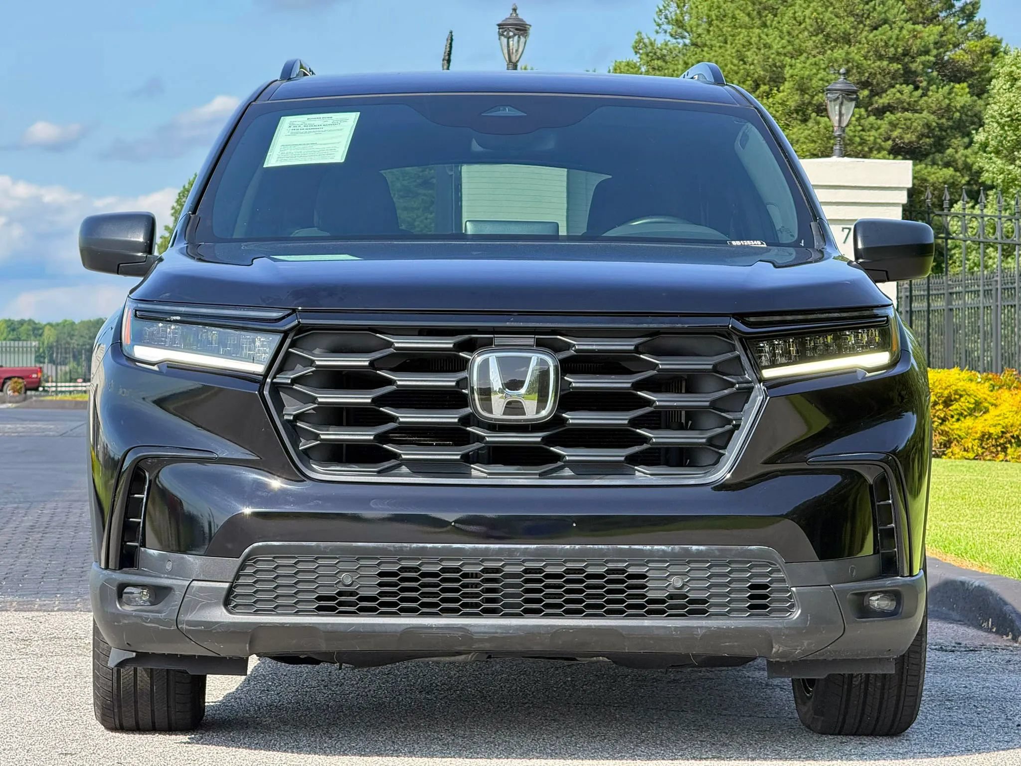 Used 2025 Honda Pilot Sport image 3