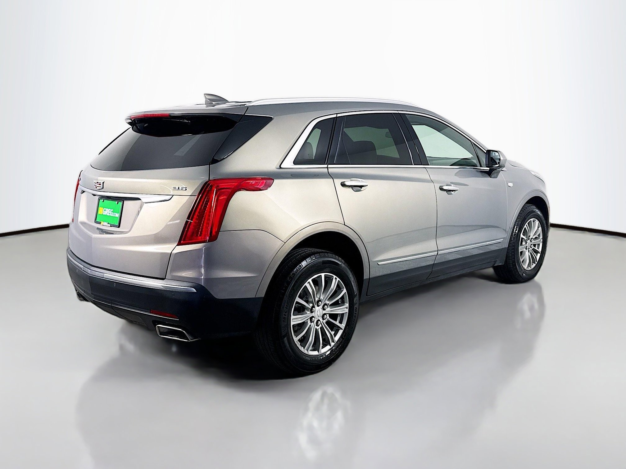 Used 2018 Cadillac XT5 Luxury w/ Driver Awareness Package image 10