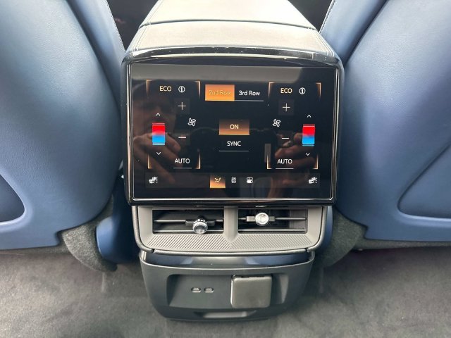 New 2026 Cadillac Vistiq Premium Luxury AWD/4WD image 13