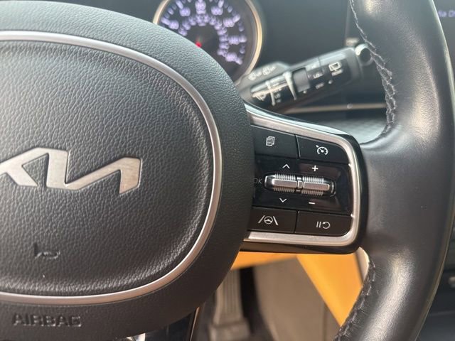 Certified 2022 Kia Carnival LX image 23