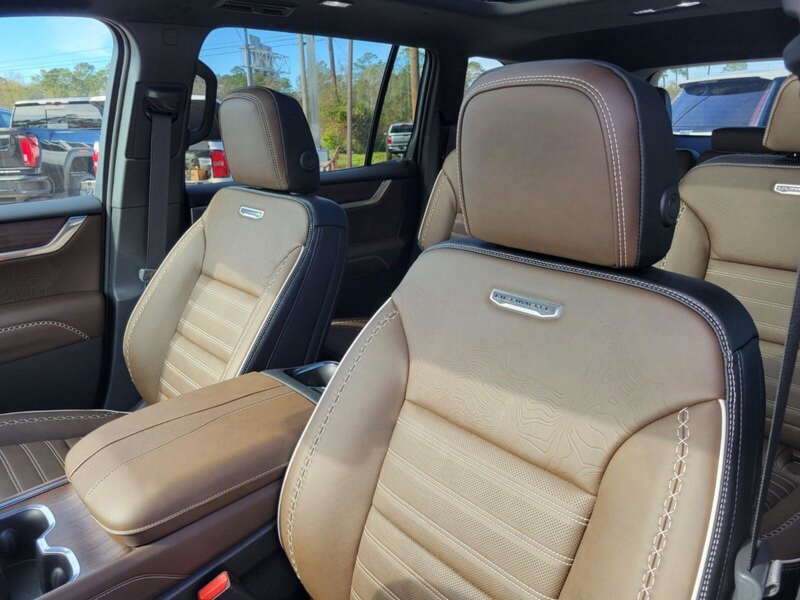 New 2026 GMC Acadia Denali Ultimate w/ LPO, Floor Liner Package image 13