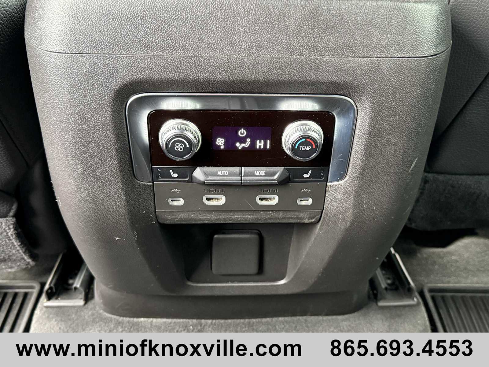 Used 2021 GMC Yukon XL Denali w/ Denali Premium Package image 34