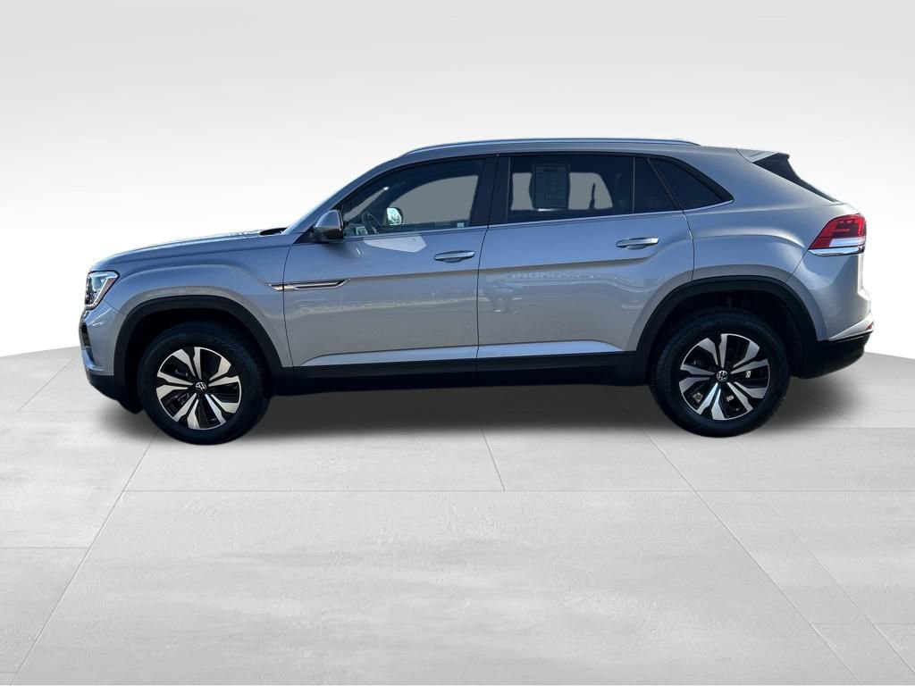 Used 2024 Volkswagen Atlas Cross Sport SE image 2
