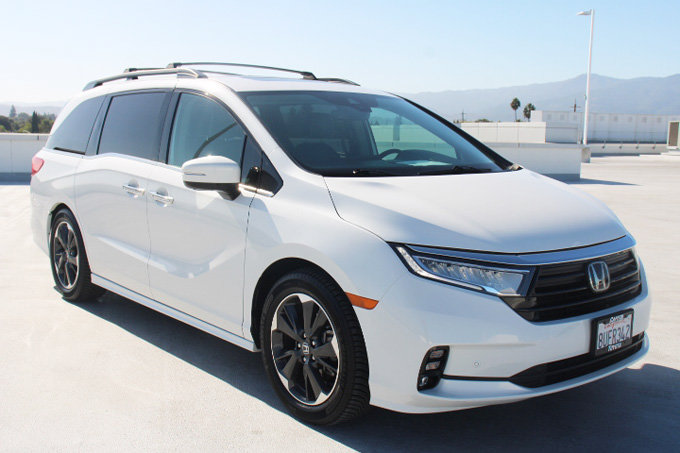 Used 2021 Honda Odyssey Elite image 2
