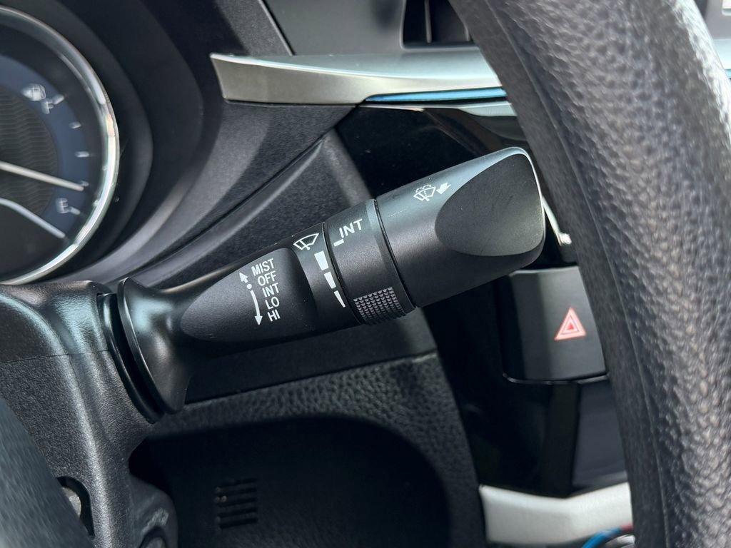 Used 2015 Toyota Corolla LE image 29