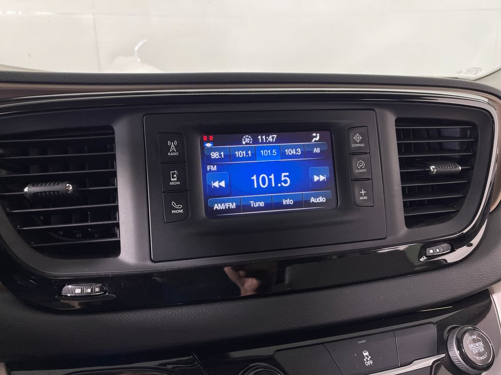 Used 2017 Chrysler Pacifica LX FWD image 22