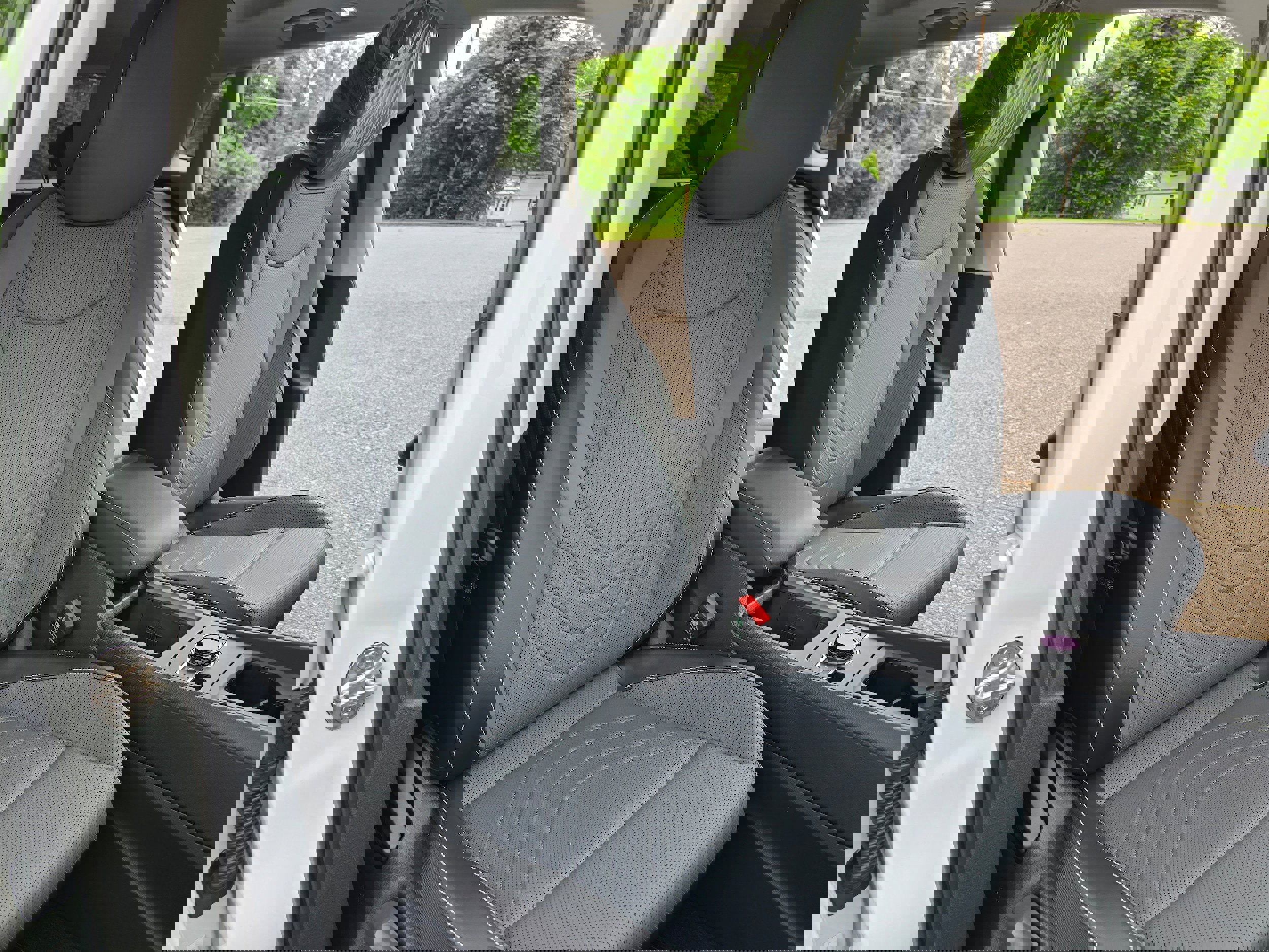 New 2025 Volkswagen Tiguan SE image 13