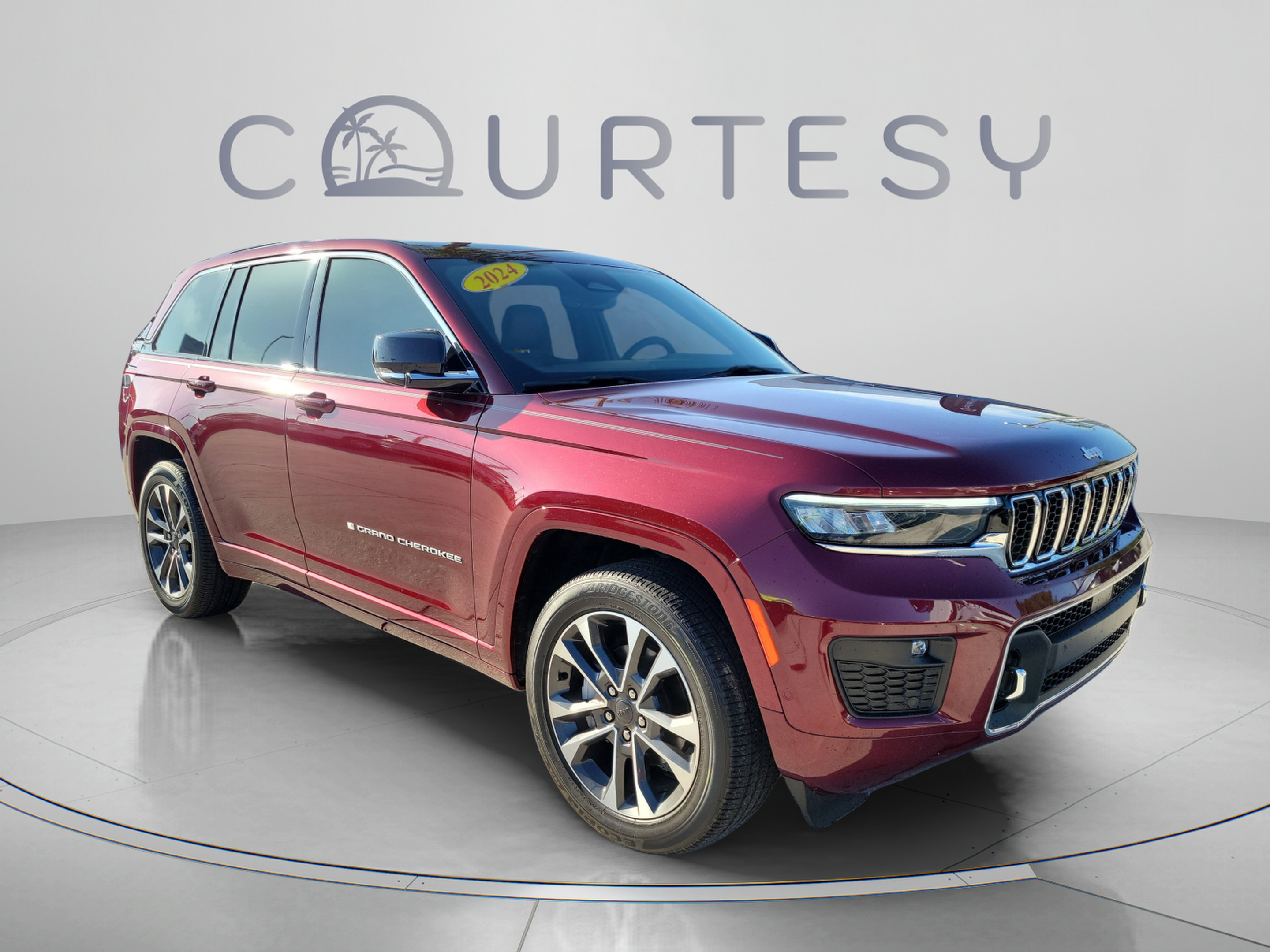Used 2024 Jeep Grand Cherokee Overland w/ Trailer Tow Package AWD/4WD image 4