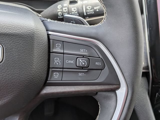 Used 2023 Jeep Grand Cherokee Limited AWD/4WD image 29