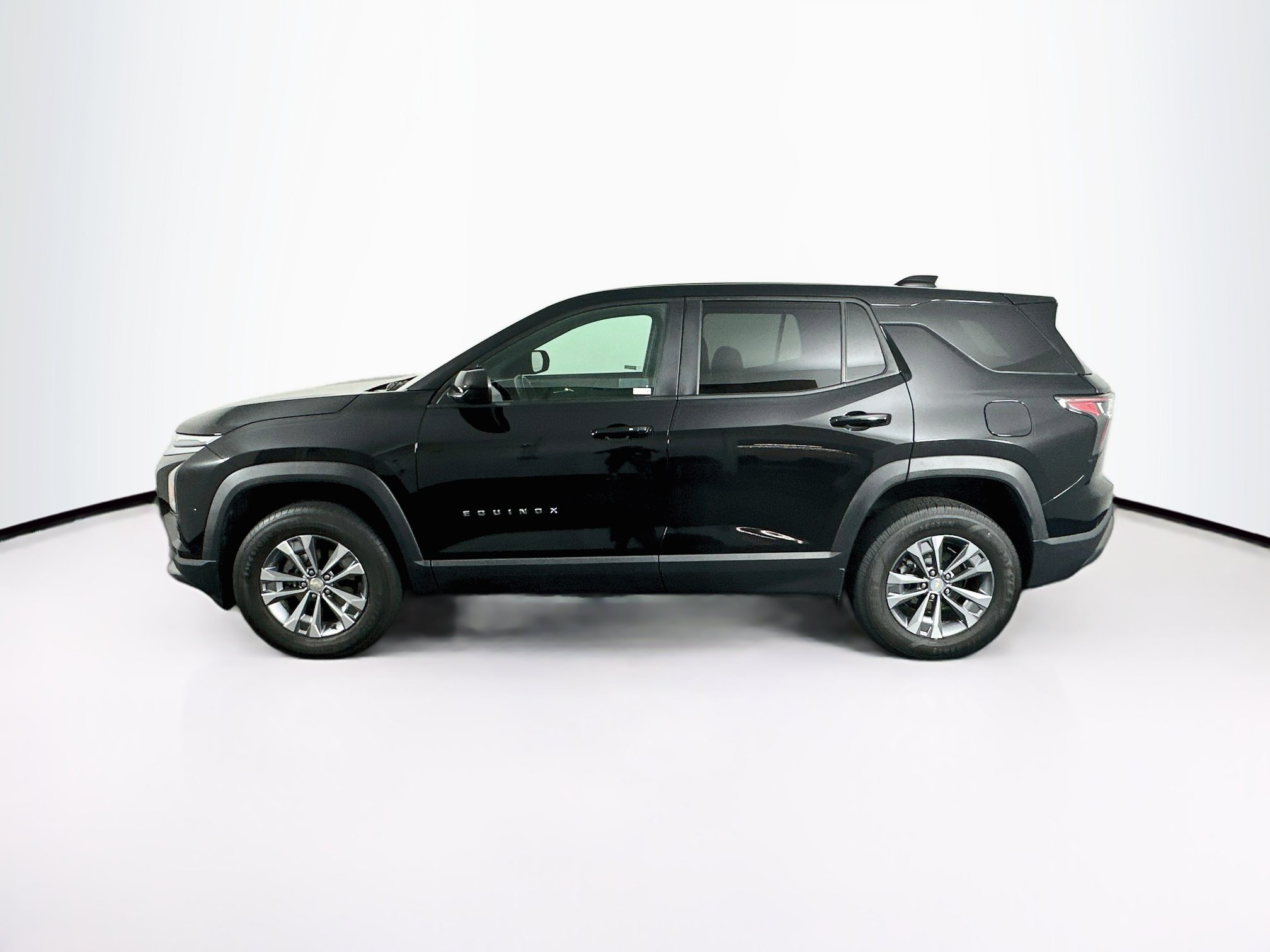 Used 2025 Chevrolet Equinox LT FWD image 4