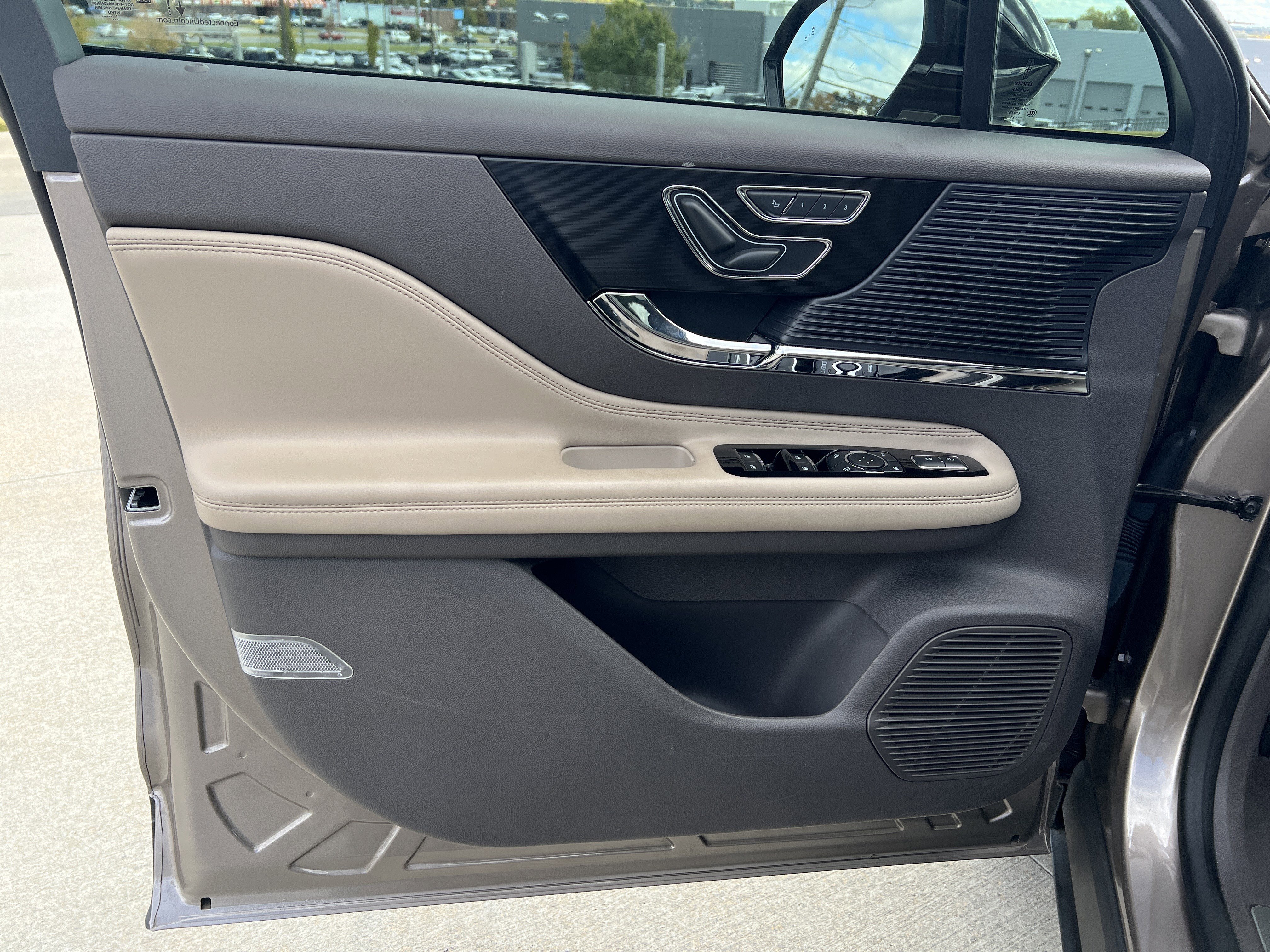 Used 2021 Lincoln Corsair FWD w/ Equipment Group 101A image 14