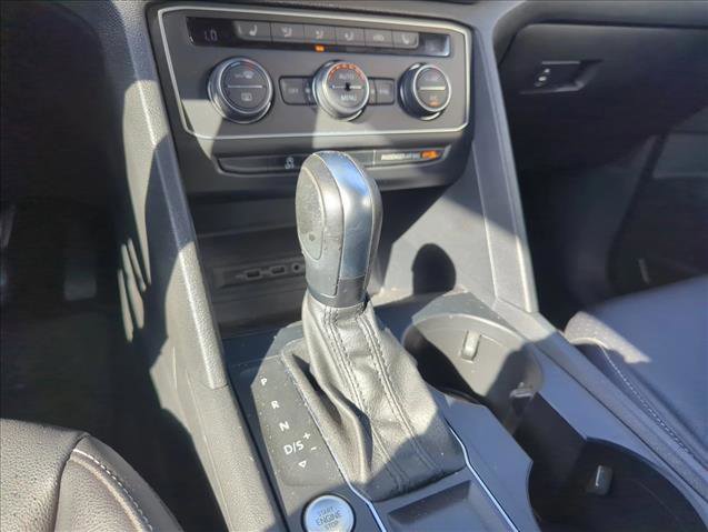 Used 2020 Volkswagen Atlas Cross Sport SE w/ Towing Package image 6