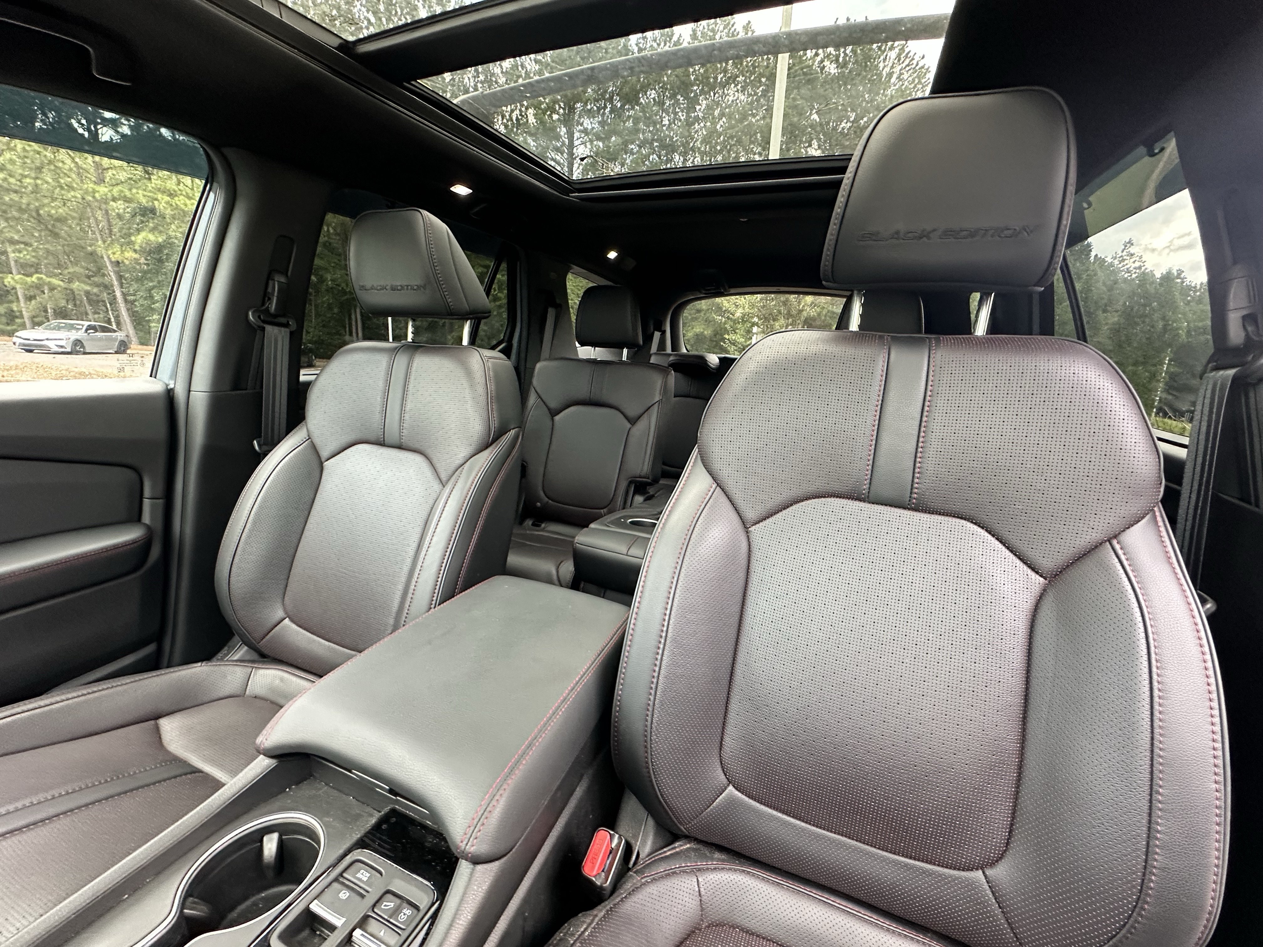 Used 2025 Honda Pilot Black Edition image 8