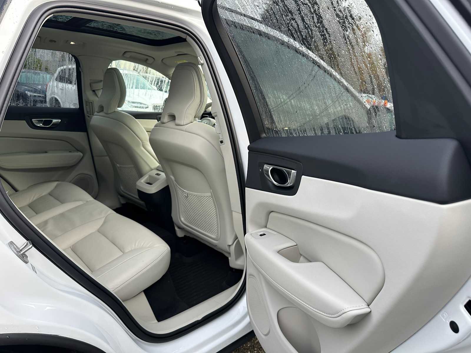 Used 2025 Volvo XC60 B5 Plus w/ Protection Package Premier image 13