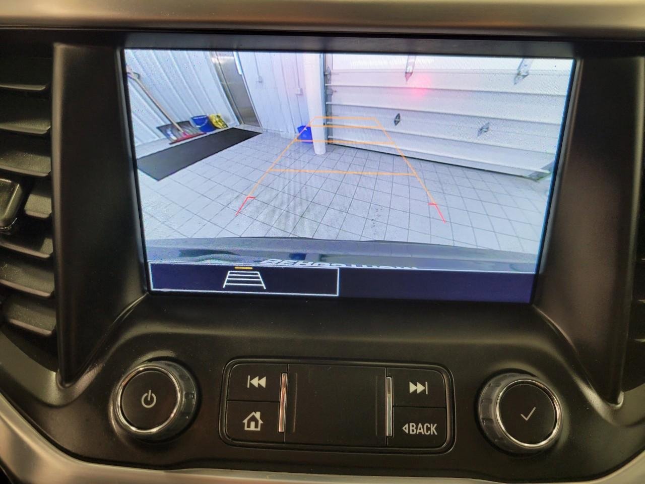 Used 2023 GMC Acadia SLE w/ Driver Convenience Package image 15