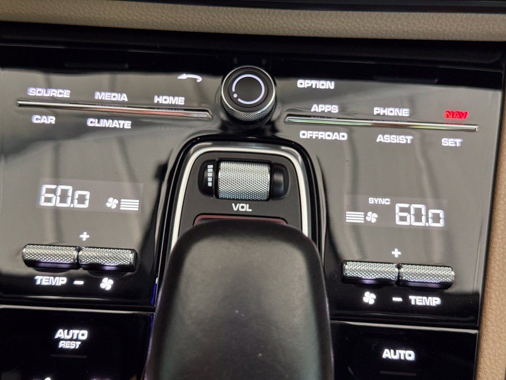 Used 2022 Porsche Cayenne Platinum Edition w/ Premium Package Plus AWD/4WD image 45
