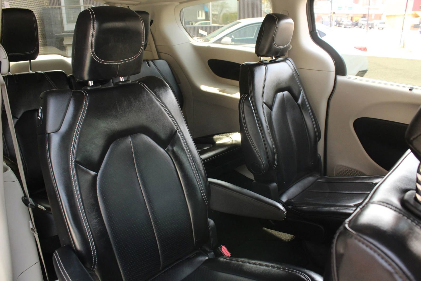 Used 2023 Chrysler Pacifica Touring-L FWD image 20