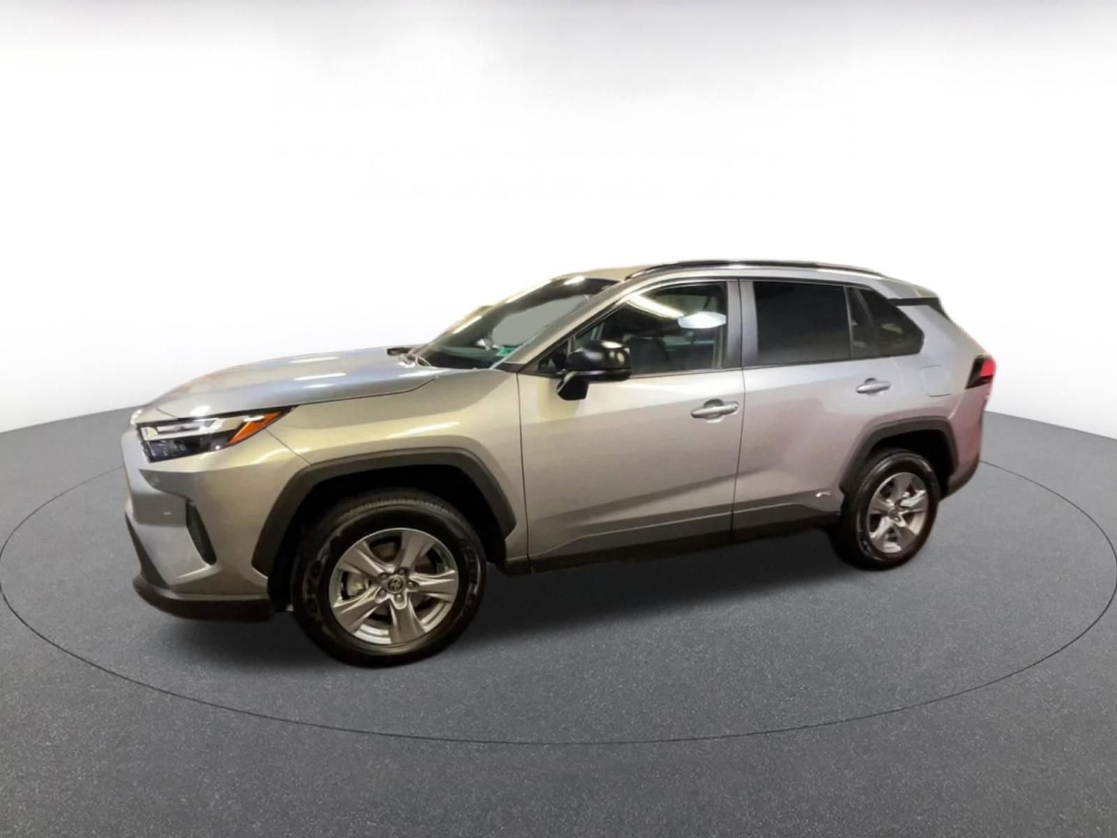 Used 2025 Toyota RAV4 LE image 8