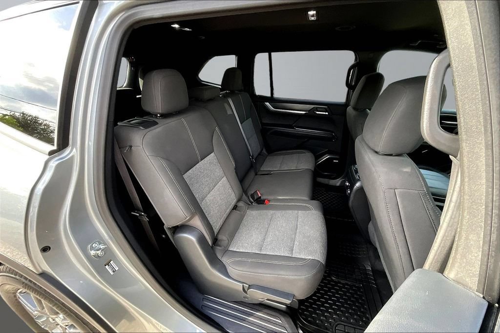 Used 2025 GMC Acadia Elevation FWD image 26