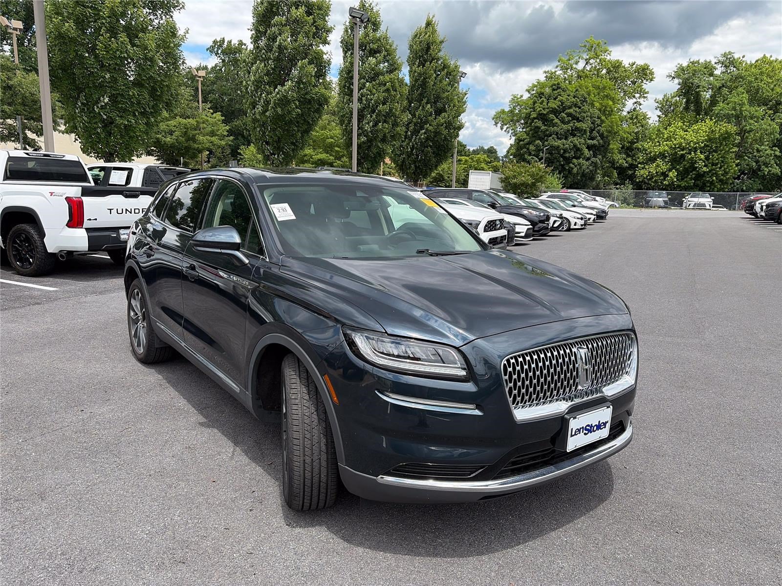 Used 2023 Lincoln Nautilus Reserve AWD/4WD image 7