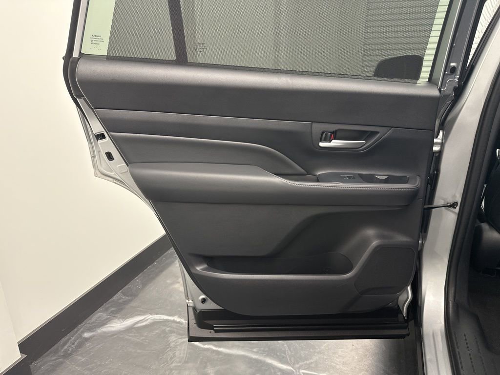 Used 2024 Toyota Grand Highlander XLE image 15