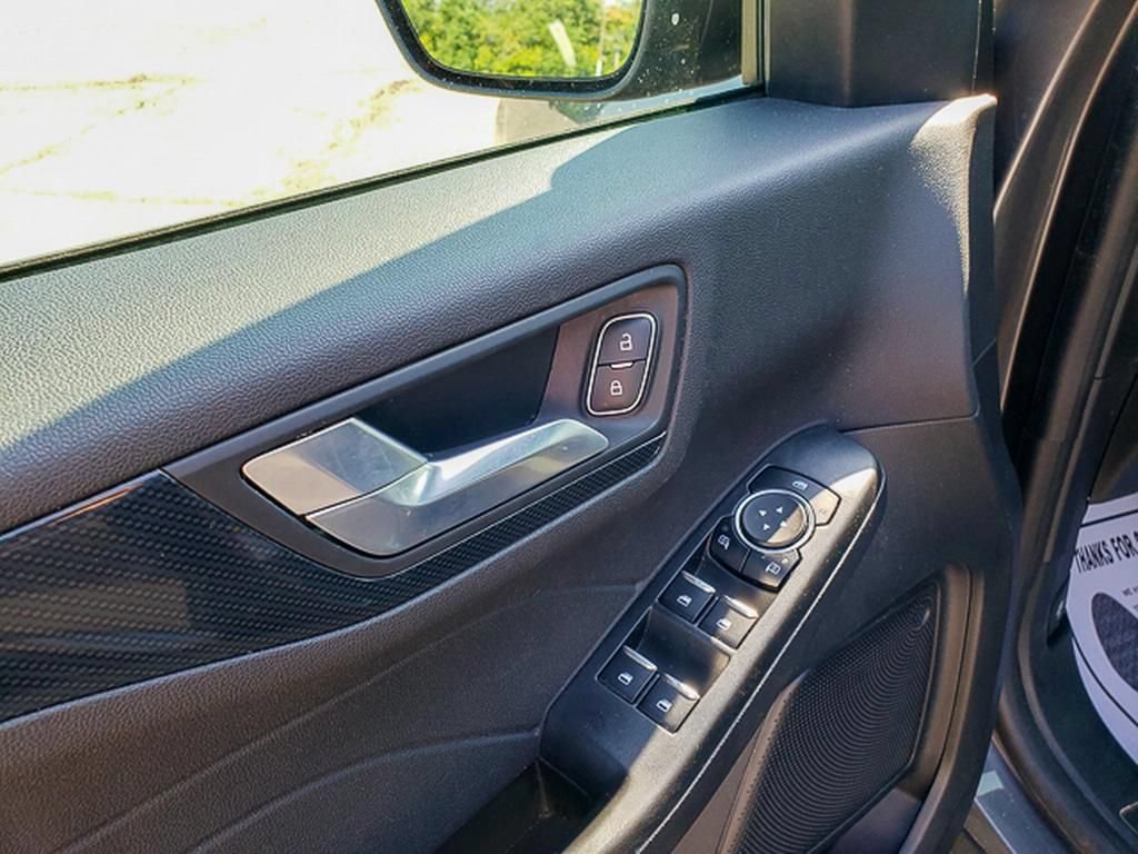 Used 2023 Ford Escape ST-Line FWD image 10