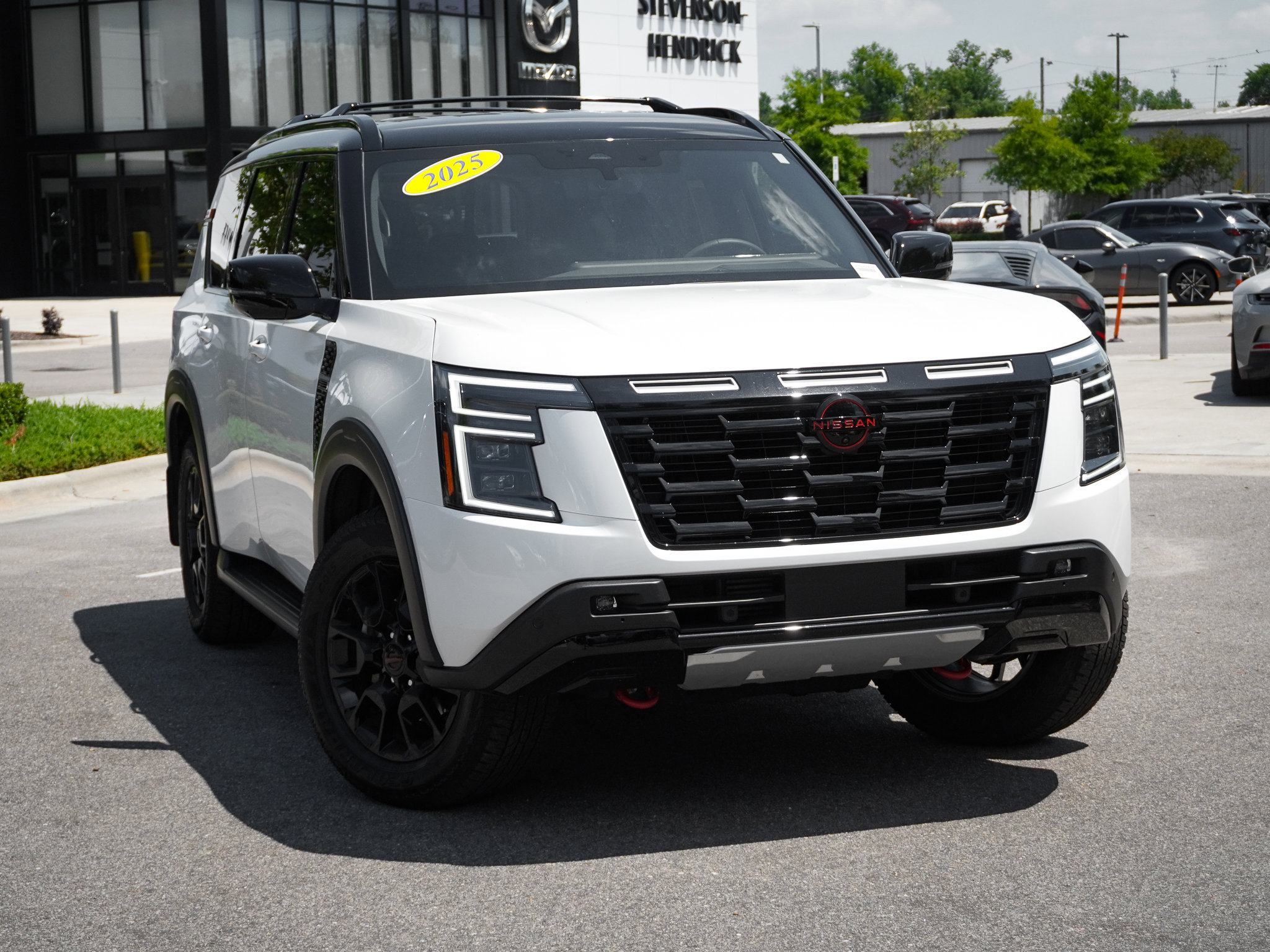 Used 2025 Nissan Armada PRO-4X AWD/4WD image 2