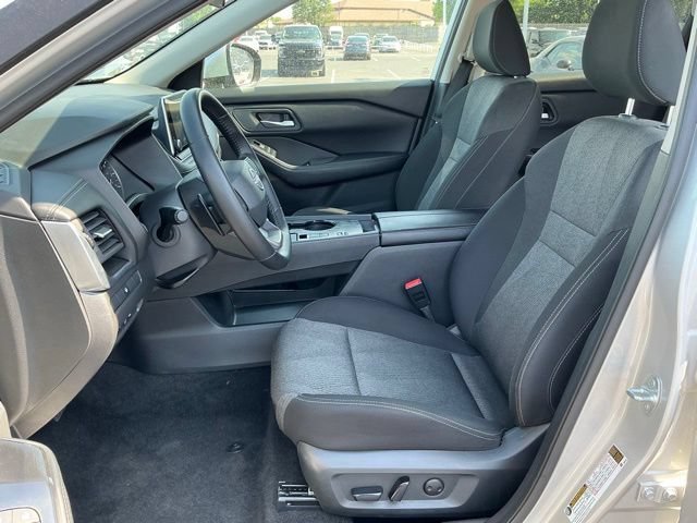 Used 2025 Nissan Rogue SV FWD image 16