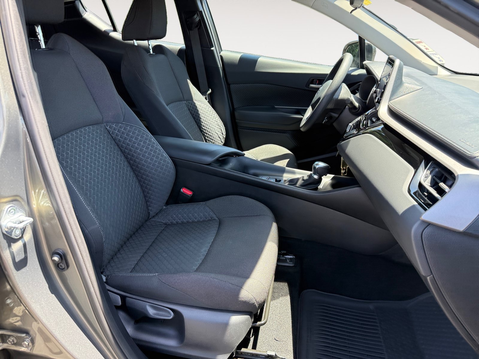 Used 2021 Toyota C-HR LE FWD image 19