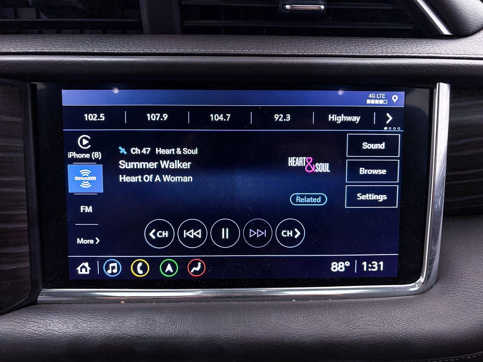 Used 2021 GMC Yukon XL Denali w/ Denali Premium Package image 28