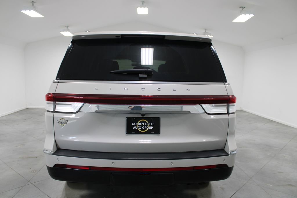 Used 2023 Lincoln Navigator Reserve AWD/4WD image 8