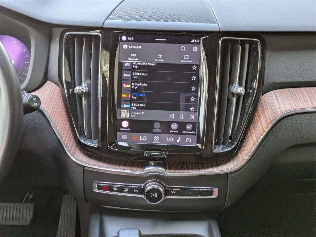 Used 2023 Volvo XC60 B5 Plus image 19