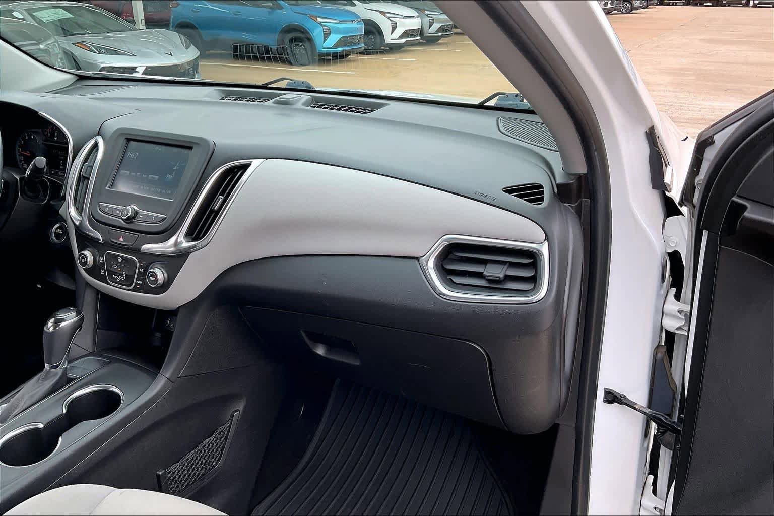 Used 2018 Chevrolet Equinox LT FWD image 18