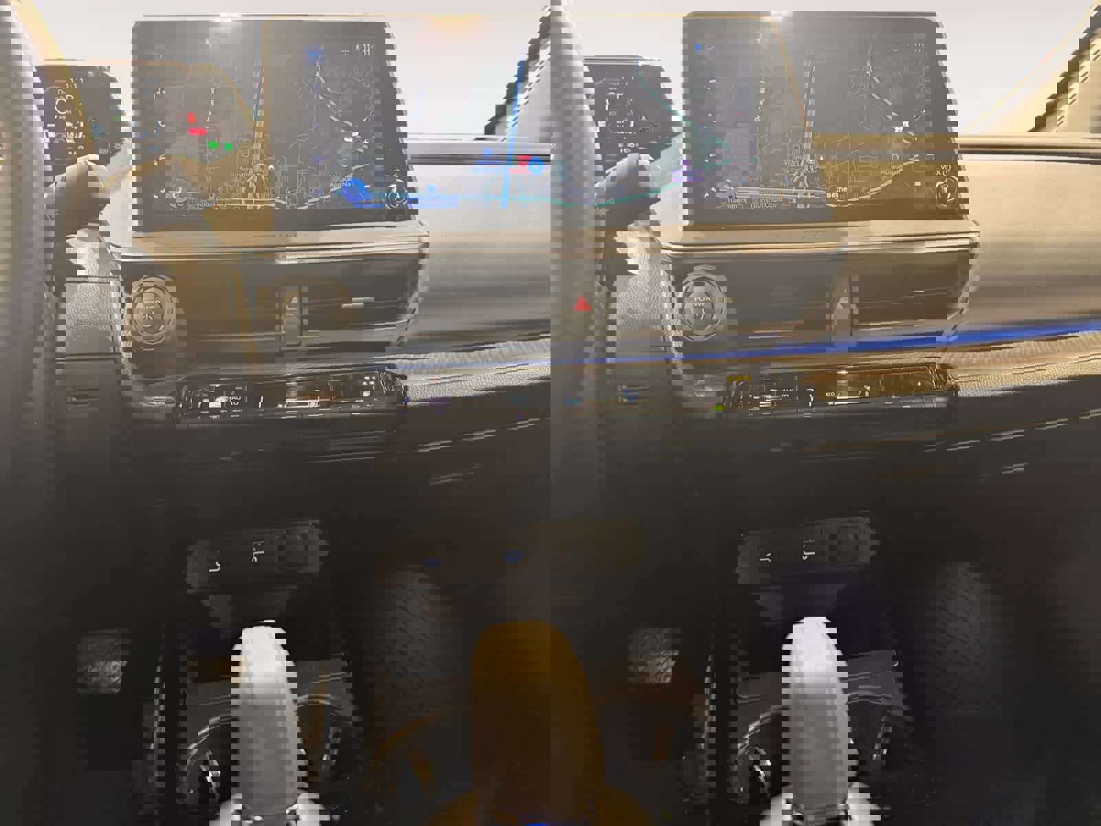 Used 2025 Toyota Prius XLE image 12