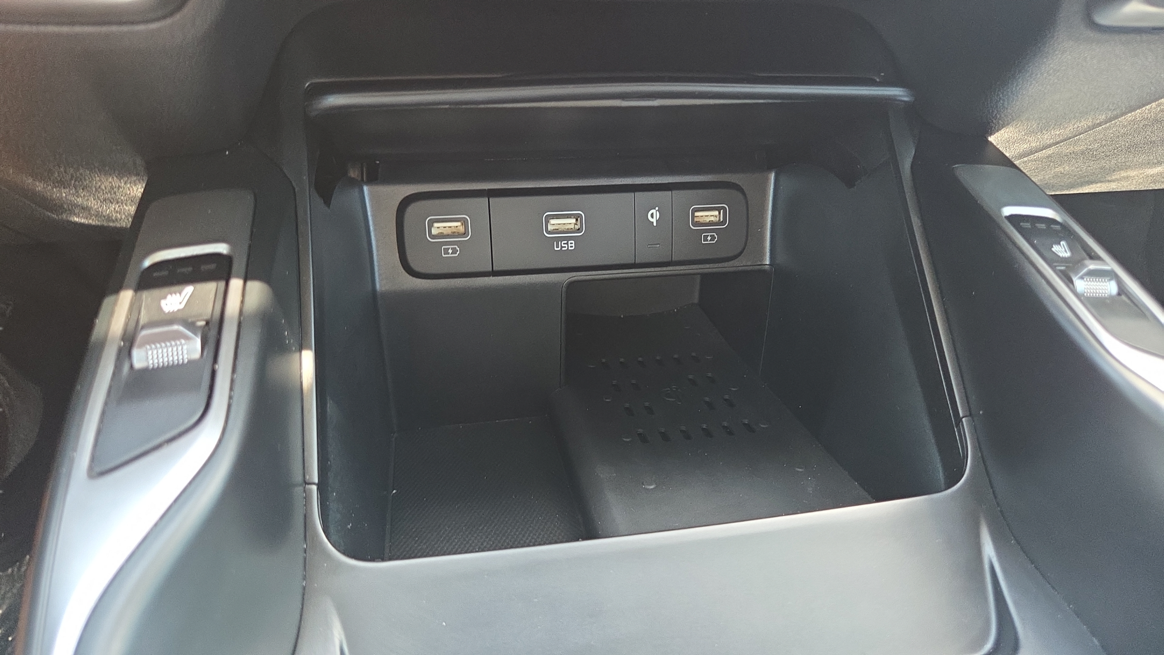 Certified 2023 Kia Sorento S w/ Panoramic Sunroof Package FWD image 32