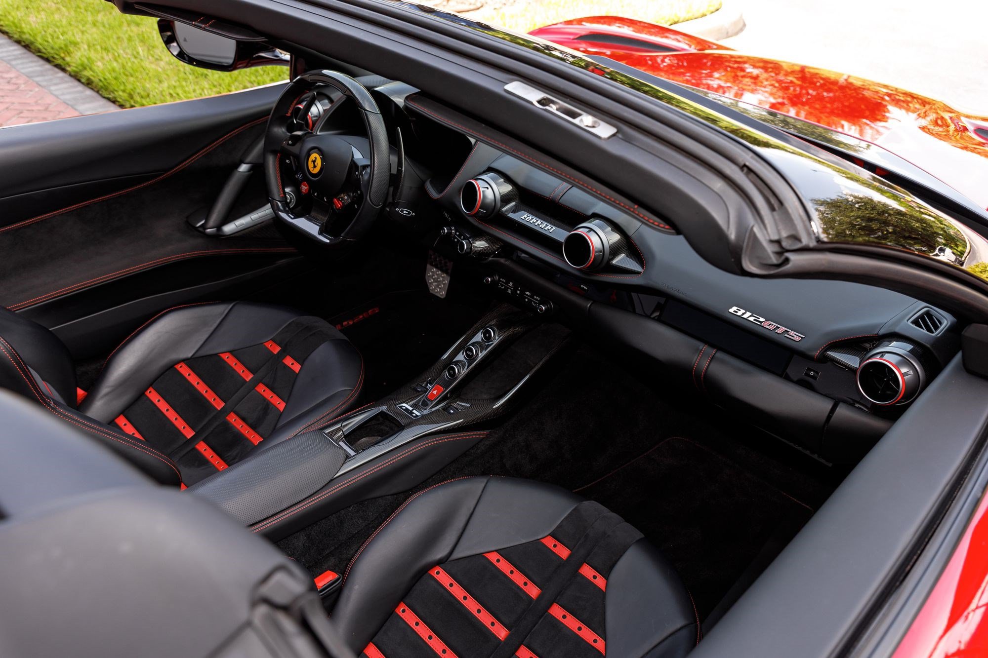Used 2021 Ferrari 812 GTS RWD image 19