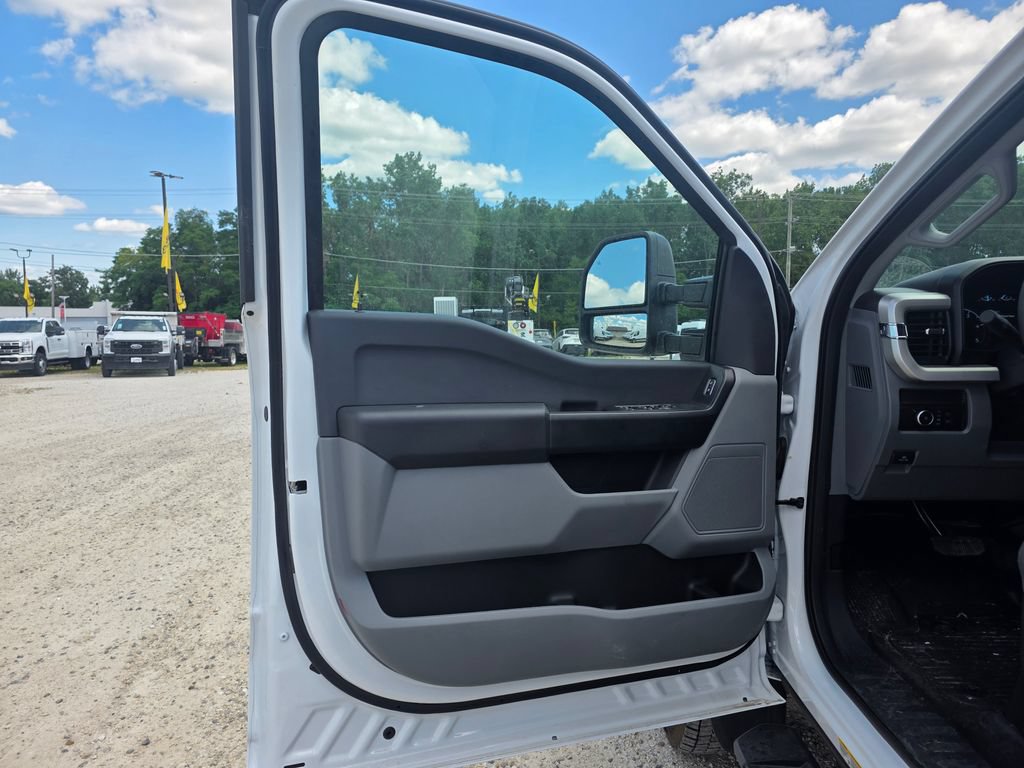 New 2026 Ford F550 4x4 Crew Cab image 20