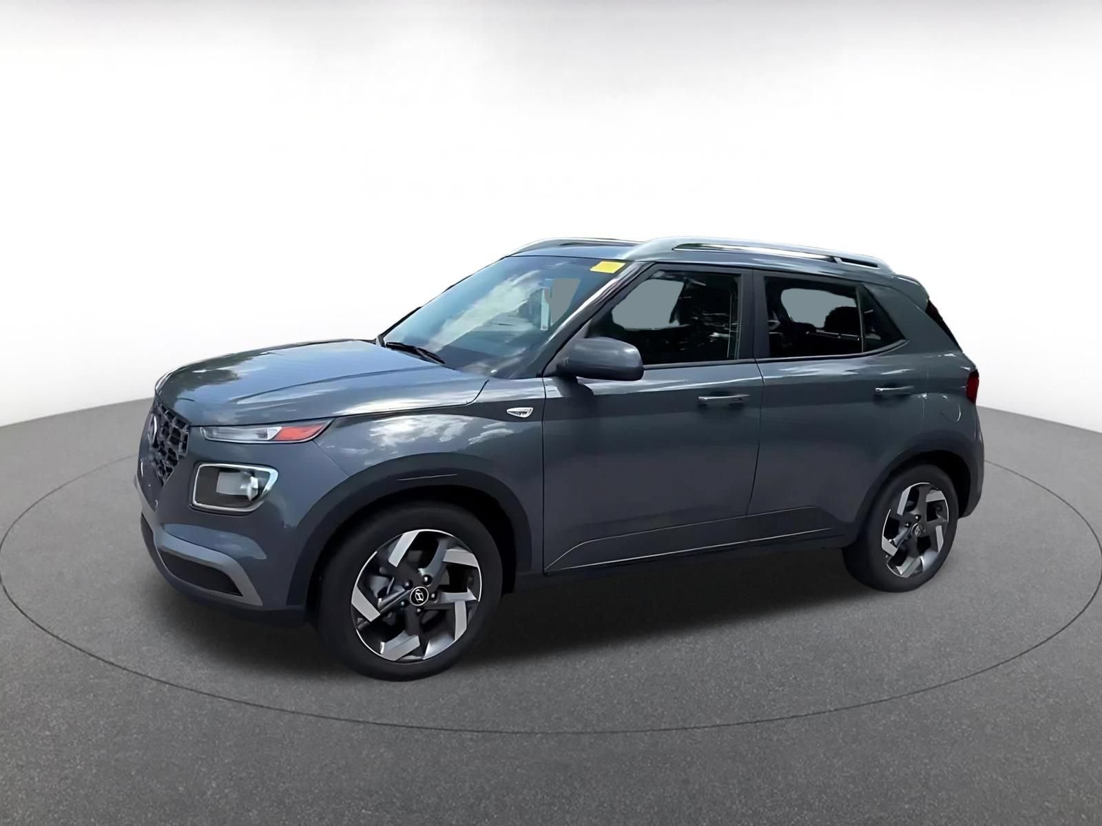 Used 2026 Hyundai Venue SEL FWD image 8