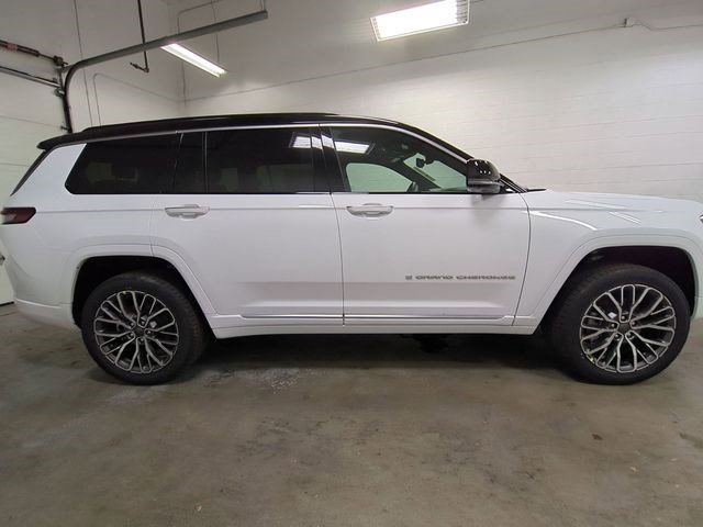 New 2025 Jeep Grand Cherokee L Summit AWD/4WD image 3