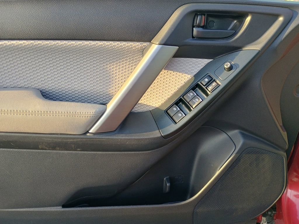 Used 2018 Subaru Forester 2.5i Premium w/ All-Weather Package image 11