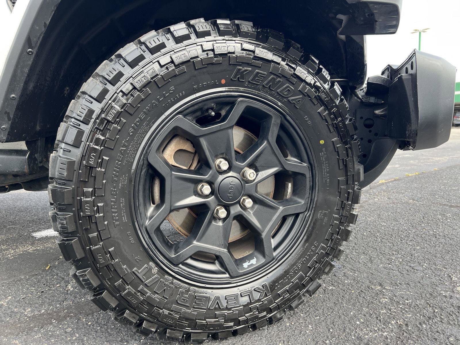 Used 2021 Jeep Gladiator Willys image 2