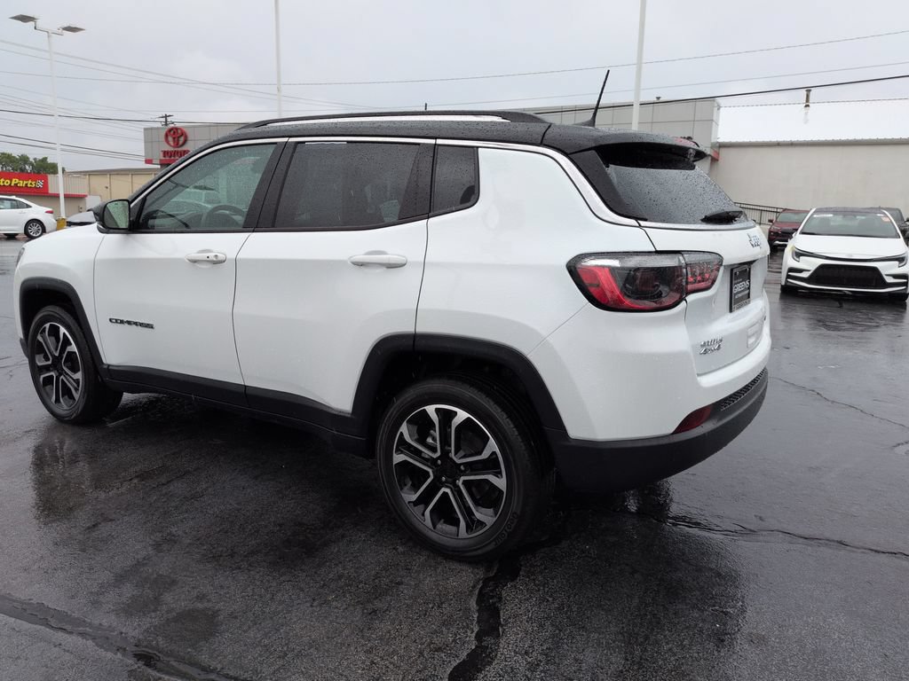 Used 2022 Jeep Compass Limited w/ Sun and Sound Group AWD/4WD image 3