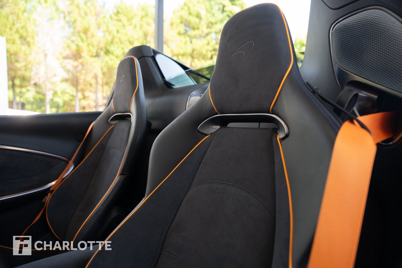 Used 2025 McLaren Artura Spider RWD image 19