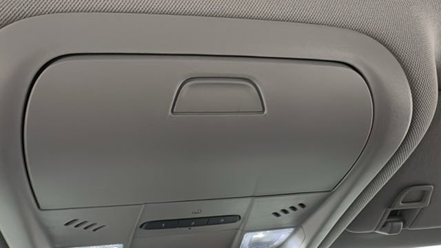 Used 2024 GMC Terrain SLT image 32