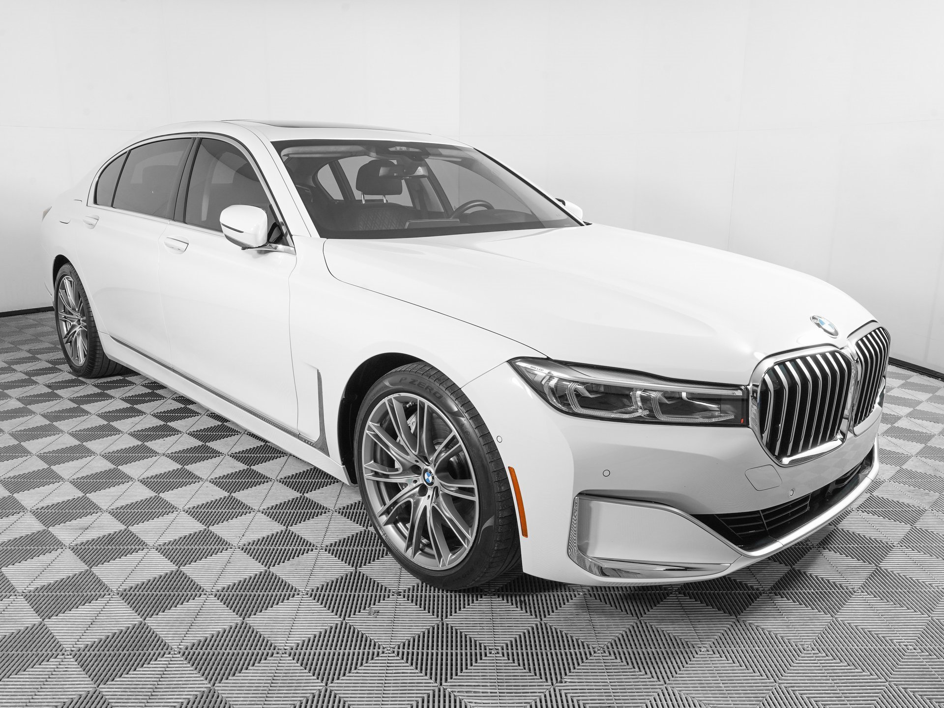 Used 2022 BMW 750i xDrive image 3