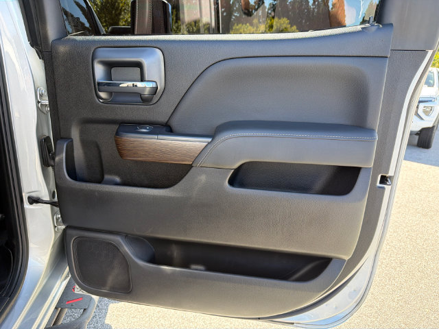 Used 2019 GMC Sierra 2500 Denali w/ Duramax Plus Package AWD/4WD image 16