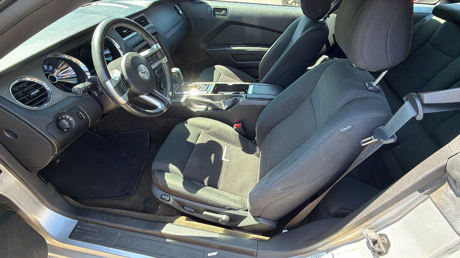 Used 2013 Ford Mustang Coupe RWD image 16
