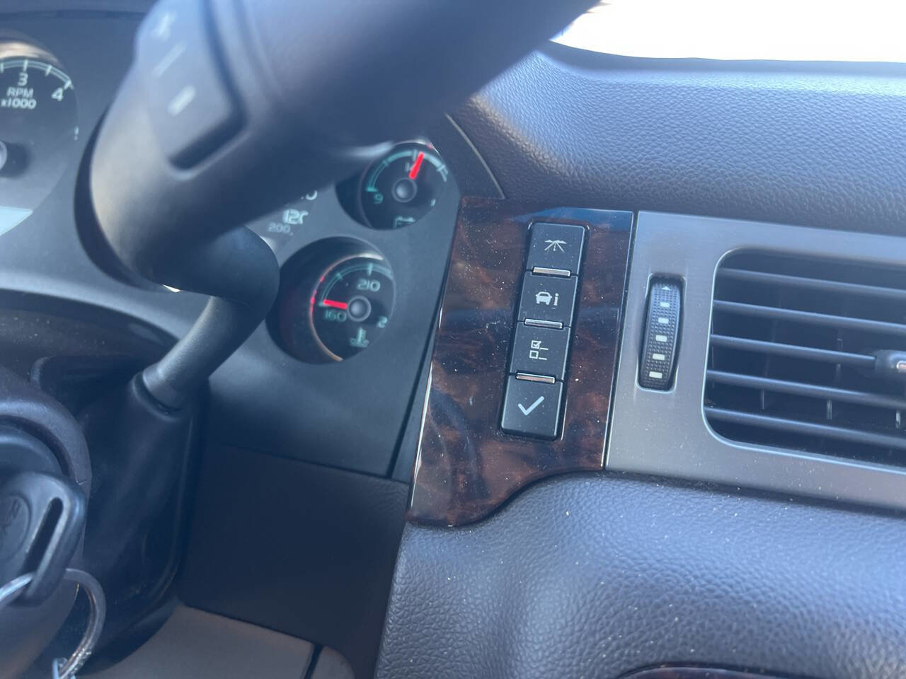 Used 2012 GMC Yukon Denali image 20