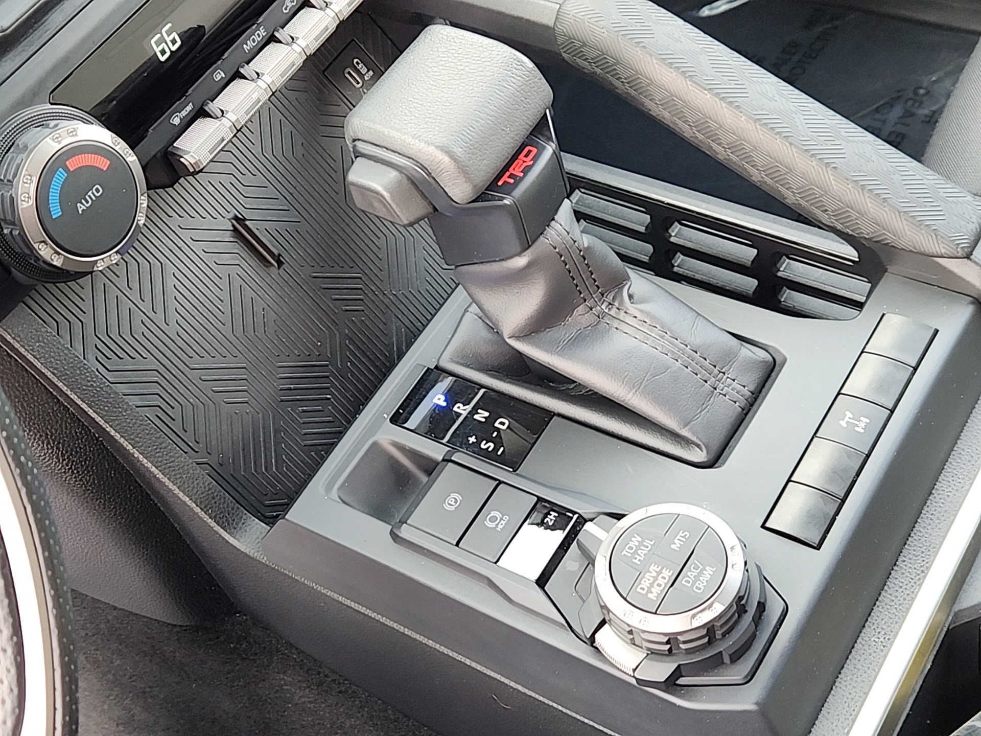 Used 2024 Toyota Tacoma TRD Off-Road image 17