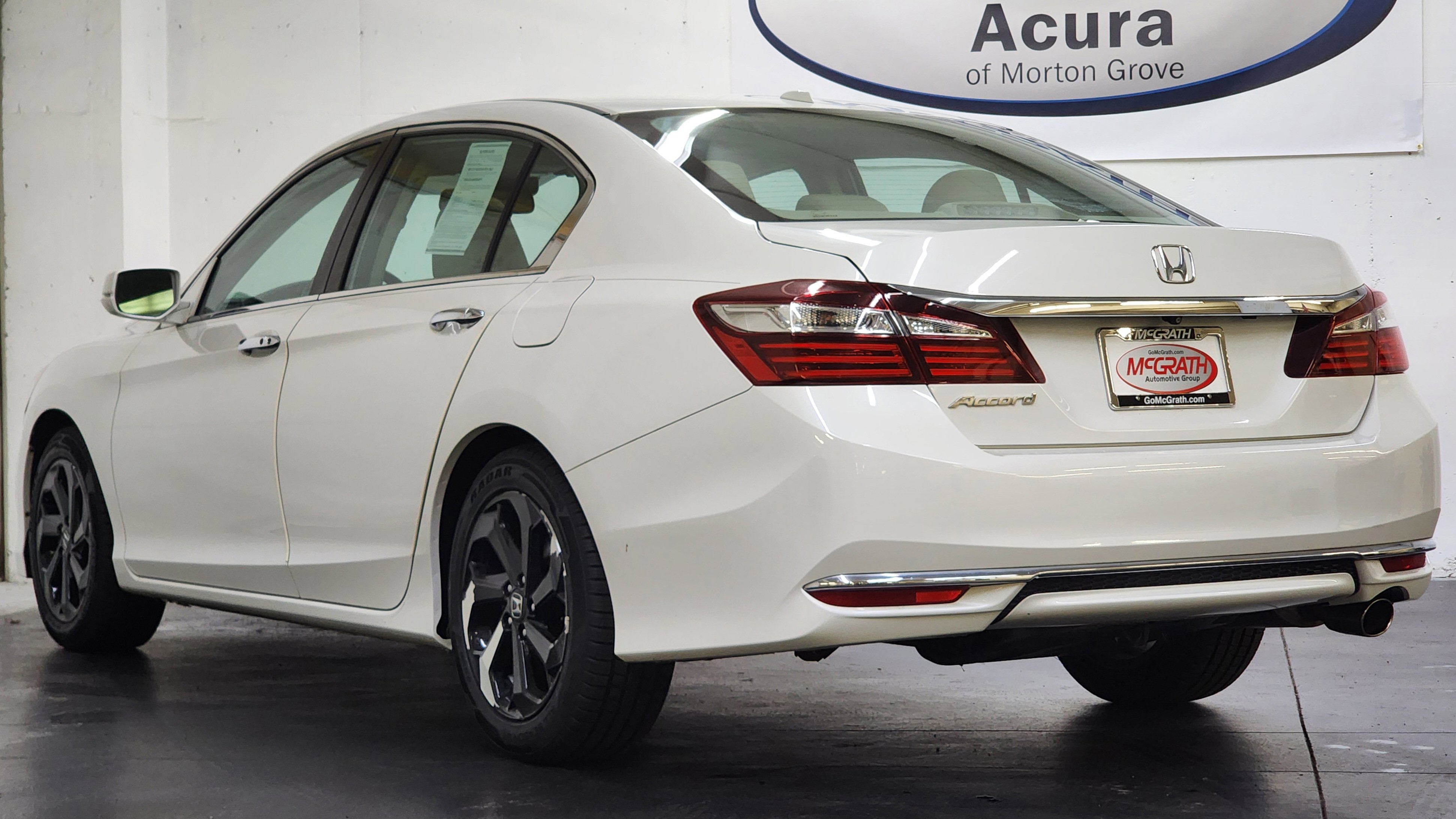 Used 2017 Honda Accord EX-L image 9